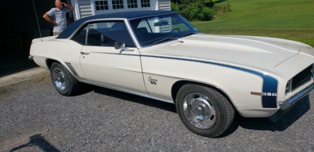 1969 White Chevrolet Camaro Coupe