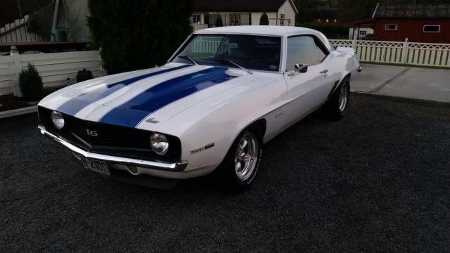 1969 White Chevrolet Camaro Coupe