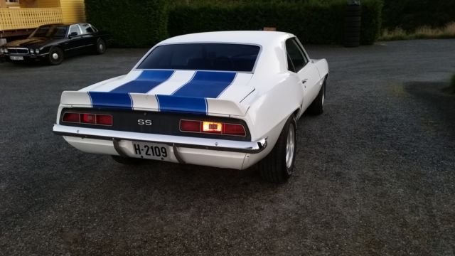 1969 White Chevrolet Camaro Coupe