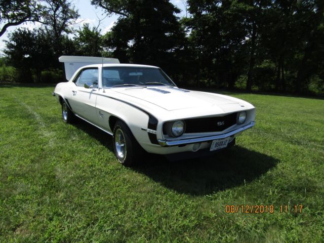 1969 Dover White Chevrolet Camaro Coupe