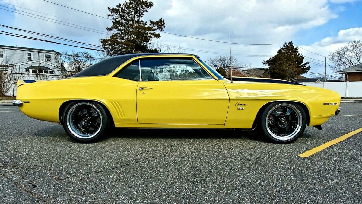 1969 Yellow Chevrolet Camaro