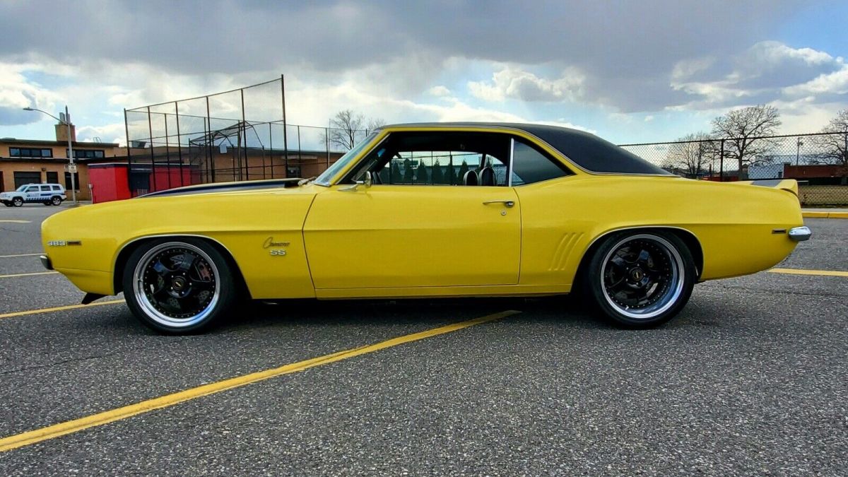 1969 Yellow Chevrolet Camaro