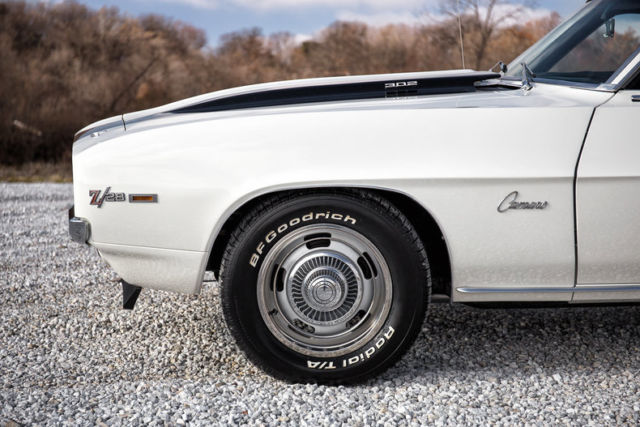 1969 White Chevrolet Camaro Coupe