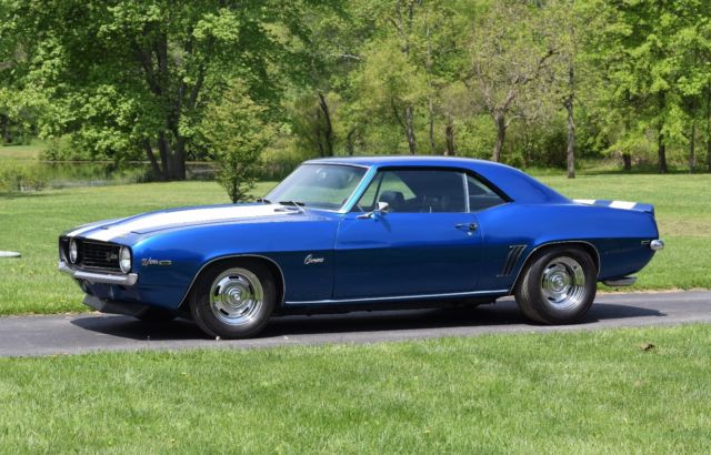1969 White Chevrolet Camaro Coupe