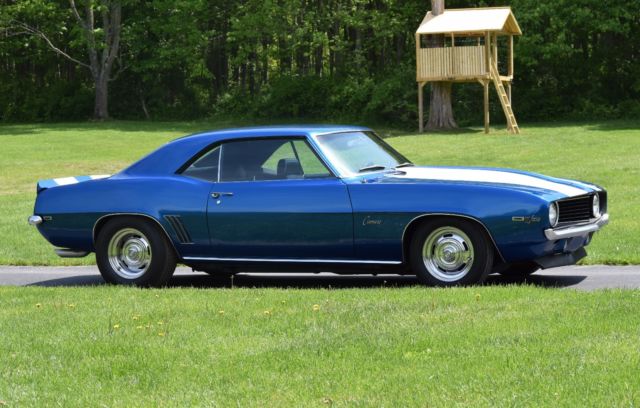 1969 White Chevrolet Camaro Coupe