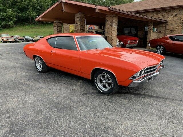 1969 Orange Chevrolet Chevelle Coupe