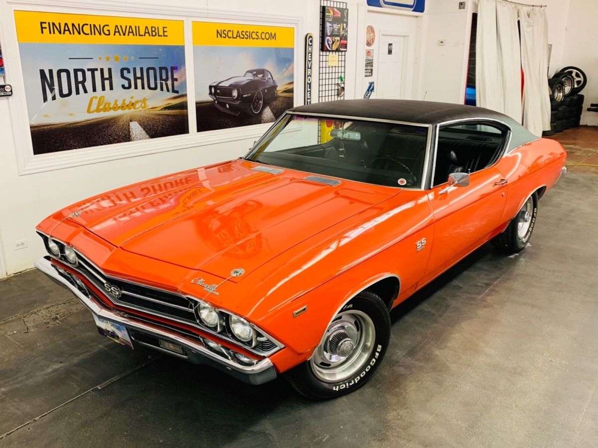 1969 Orange Chevrolet Chevelle 2 Door