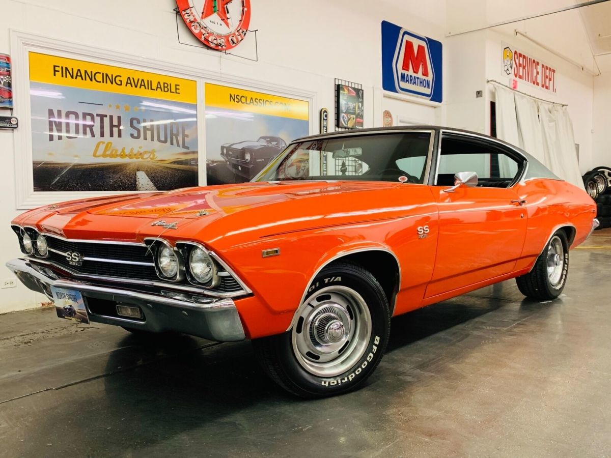 1969 Orange Chevrolet Chevelle 2 Door