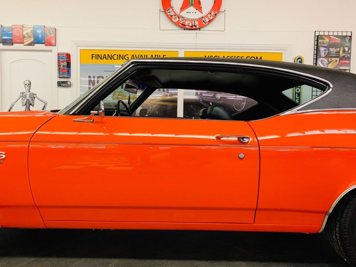 1969 Orange Chevrolet Chevelle 2 Door