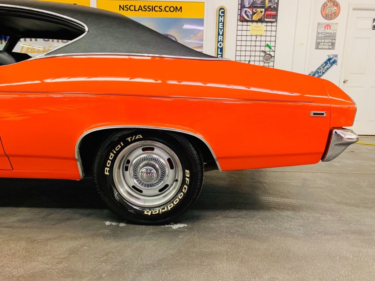 1969 Orange Chevrolet Chevelle 2 Door