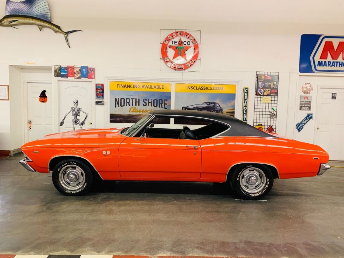 1969 Orange Chevrolet Chevelle 2 Door