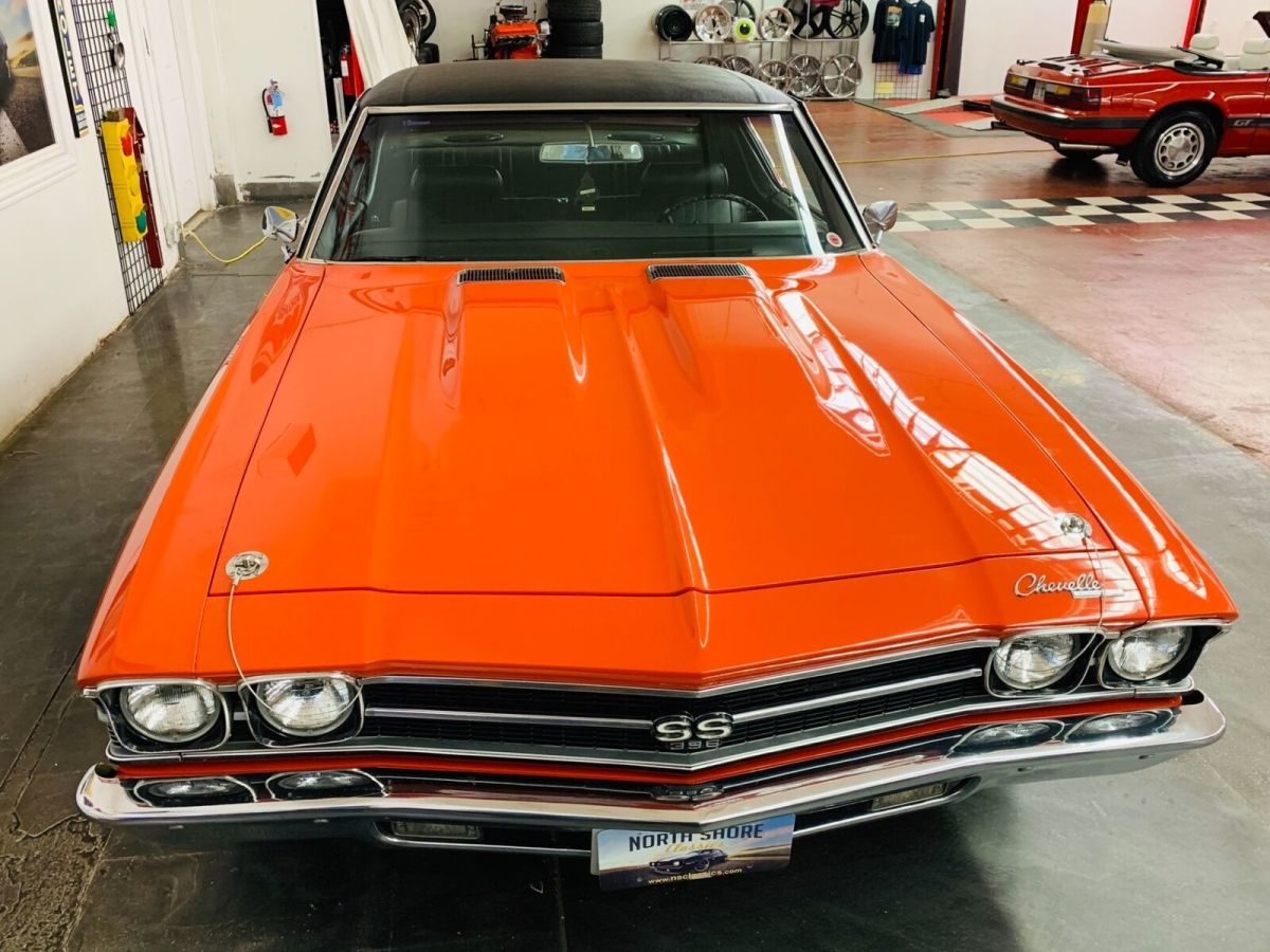 1969 Orange Chevrolet Chevelle 2 Door