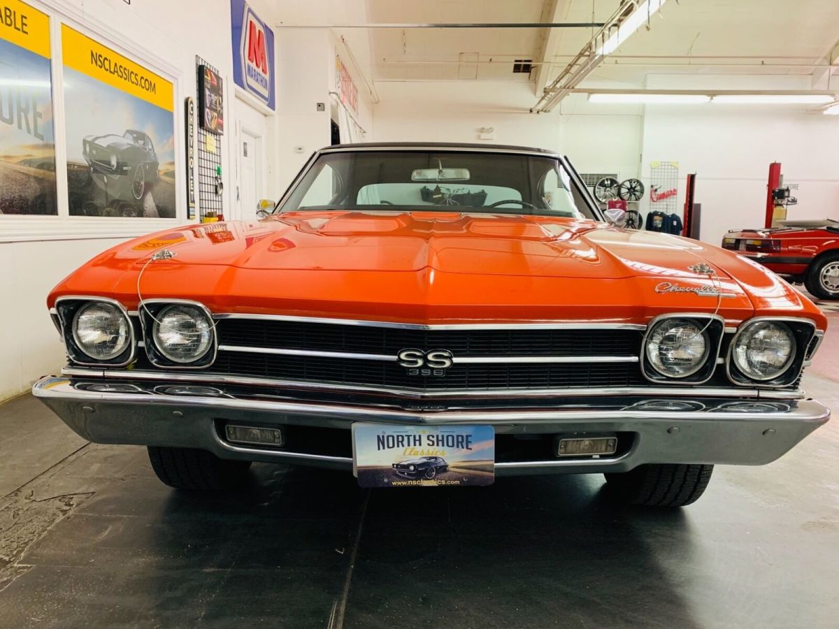 1969 Orange Chevrolet Chevelle 2 Door