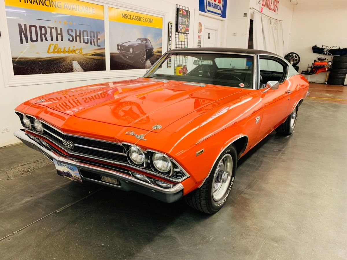 1969 Orange Chevrolet Chevelle 2 Door