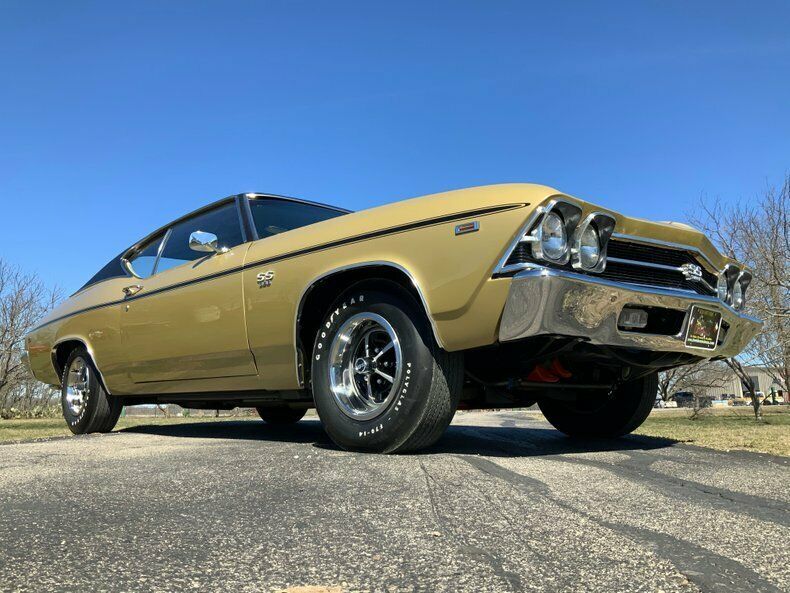1969 Gold Chevrolet Chevelle Hardtop