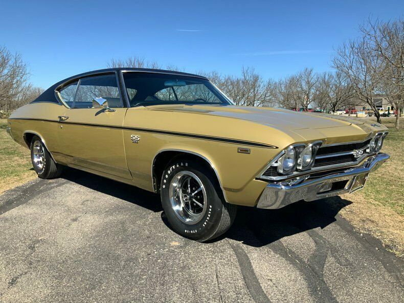 1969 Gold Chevrolet Chevelle Hardtop