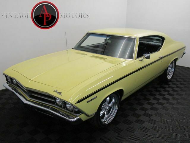 1969 Yellow Chevrolet Chevelle --
