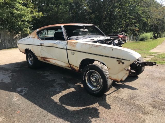 1969 White Chevrolet Chevelle Coupe