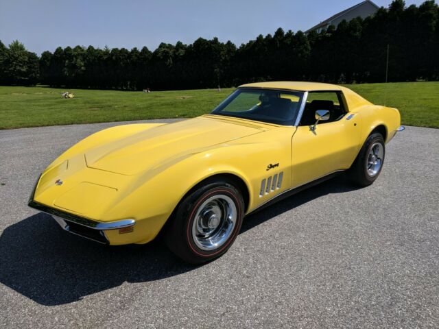 1969 Yellow Chevrolet Corvette Coupe