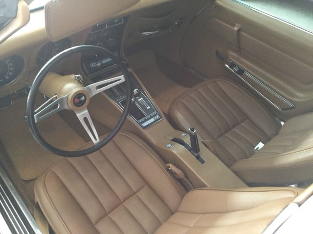 1969 White Chevrolet Corvette Coupe