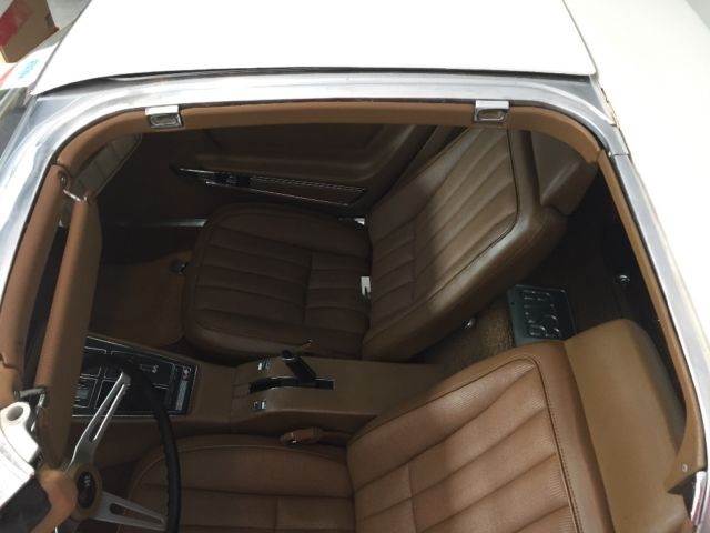 1969 White Chevrolet Corvette Coupe