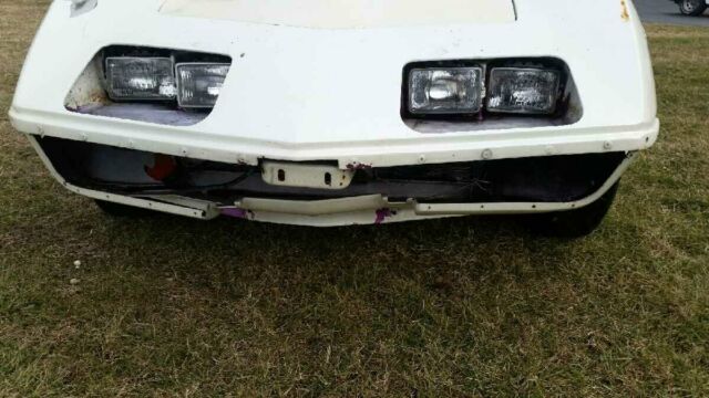 1969 White Chevrolet Corvette