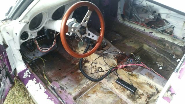 1969 White Chevrolet Corvette