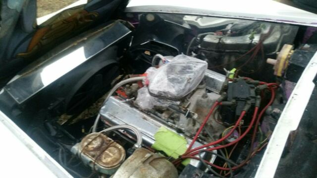 1969 White Chevrolet Corvette