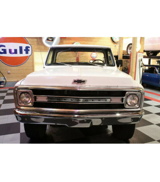 1969 White Chevrolet C-10 Standard Cab Pickup