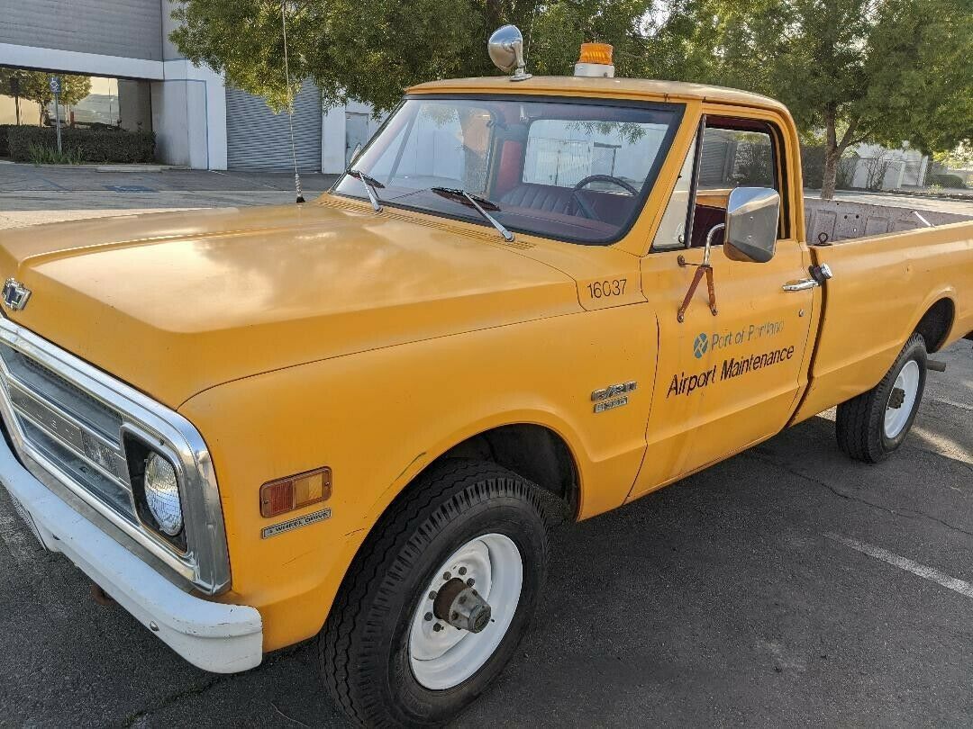 1969 Yellow Chevrolet C-10 Standard Cab Pickup