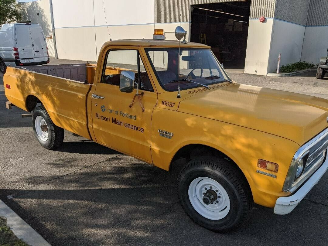 1969 Yellow Chevrolet C-10 Standard Cab Pickup