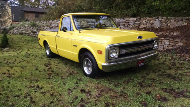 1969 Yellow Chevrolet C-10 Standard Cab Pickup