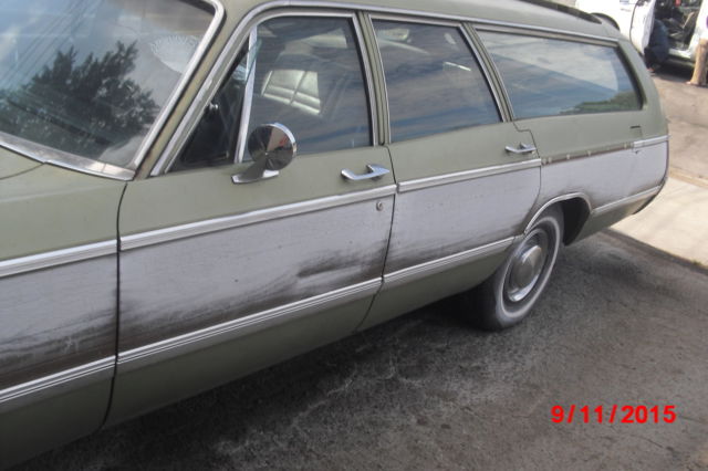 1969 green Chrysler Town & Country