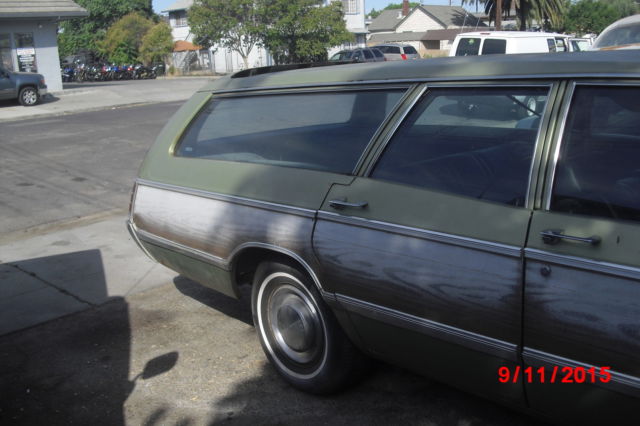 1969 green Chrysler Town & Country