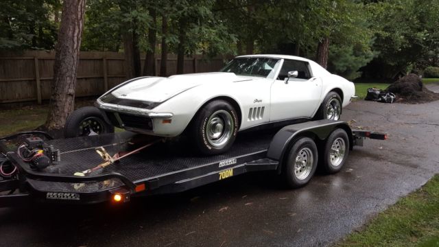 1969 White Chevrolet Corvette