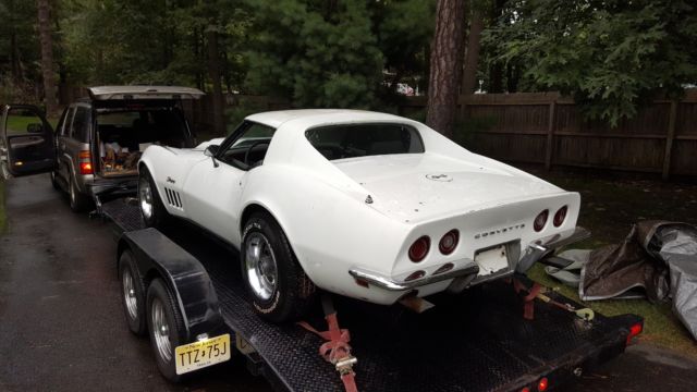 1969 White Chevrolet Corvette