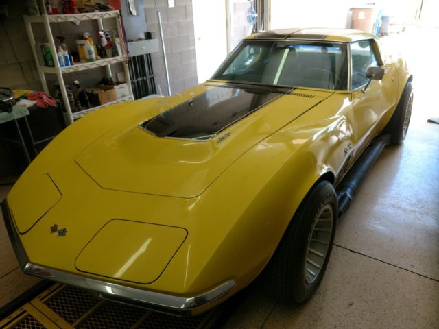 1969 Yellow Chevrolet Corvette Coupe