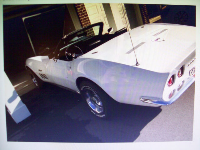 1969 White Chevrolet Corvette Convertible
