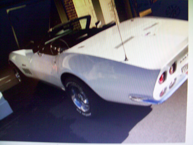 1969 White Chevrolet Corvette Convertible
