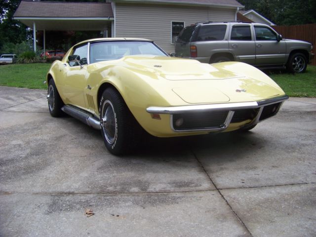 1969 Yellow Chevrolet Corvette Coupe