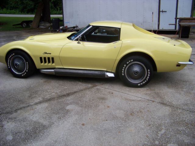 1969 Yellow Chevrolet Corvette Coupe