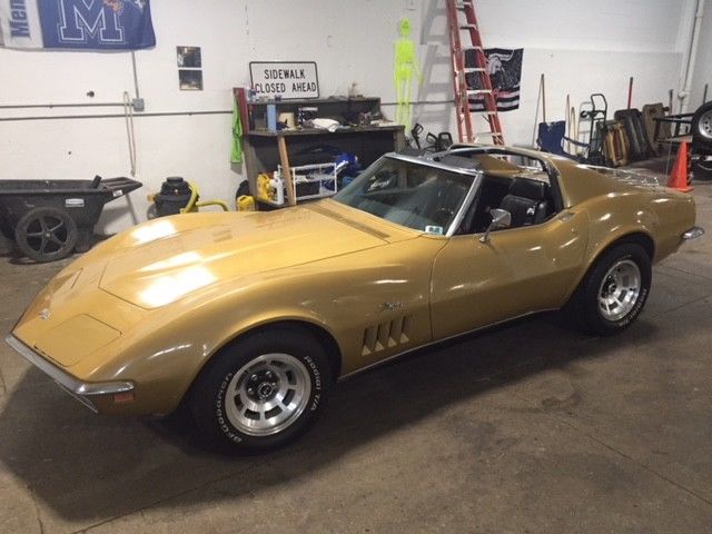 1969 Riverside Gold Chevrolet Corvette Coupe