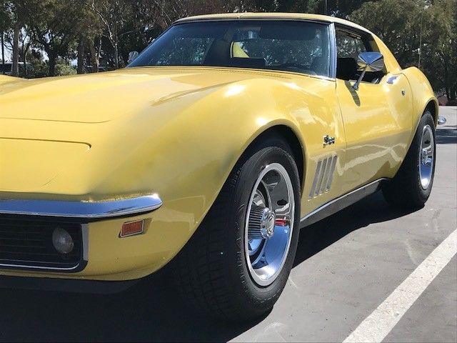 1969 Yellow Chevrolet Corvette Coupe