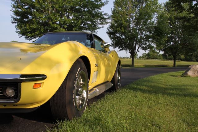 1969 Yellow Chevrolet Corvette Coupe