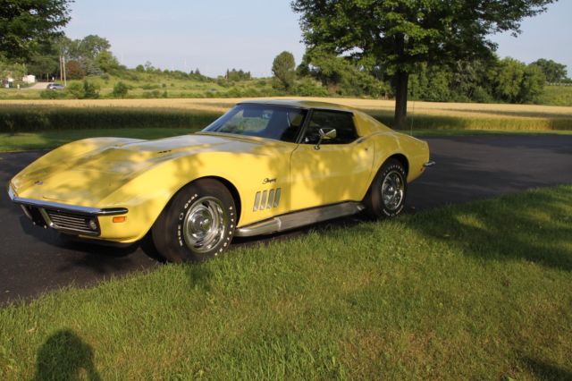 1969 Yellow Chevrolet Corvette Coupe