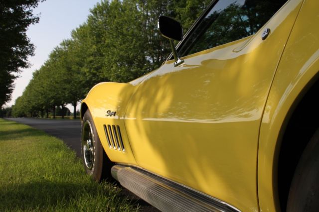 1969 Yellow Chevrolet Corvette Coupe