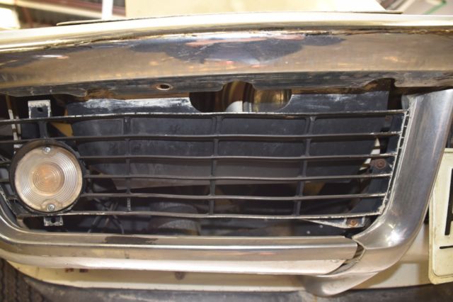 1969 White Chevrolet Corvette Coupe