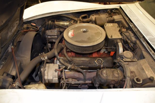 1969 White Chevrolet Corvette Coupe