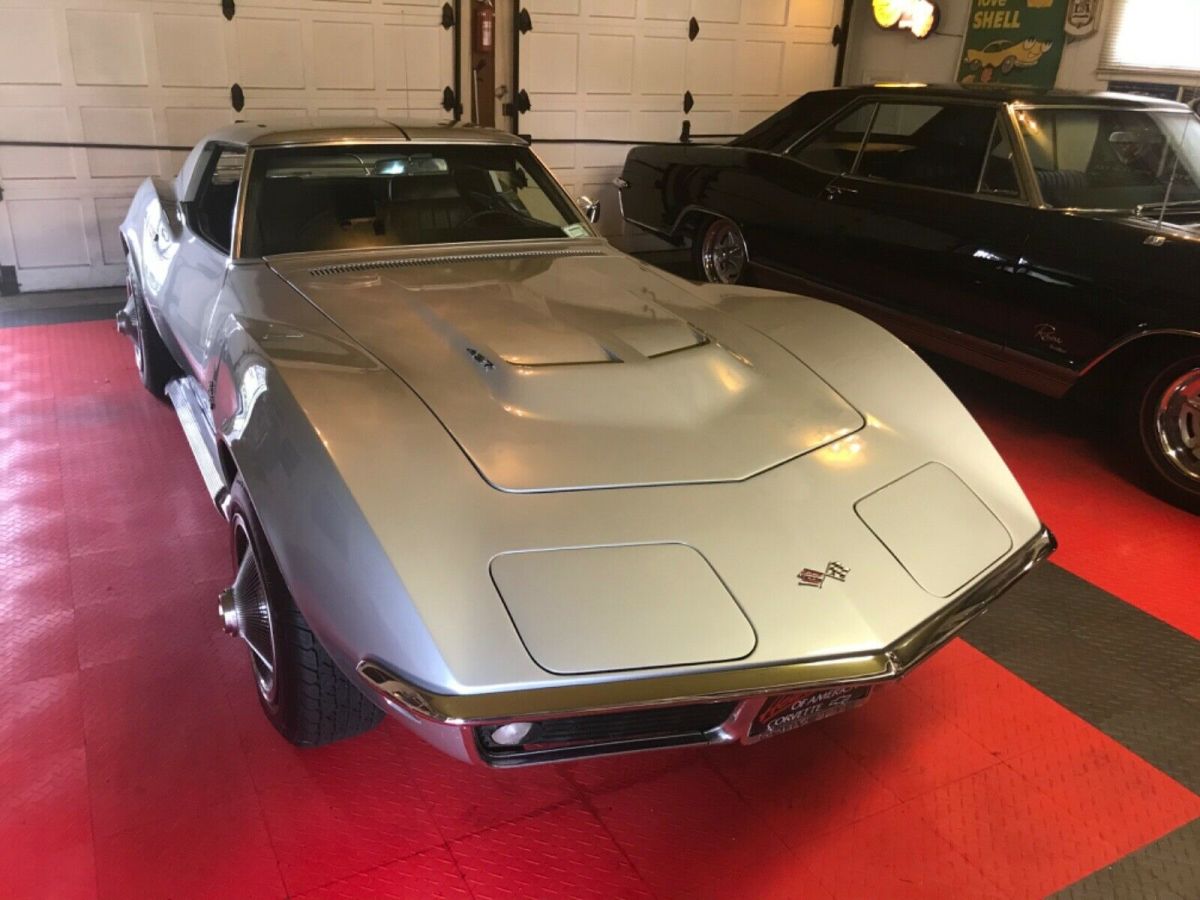 1969 Silver Chevrolet Corvette