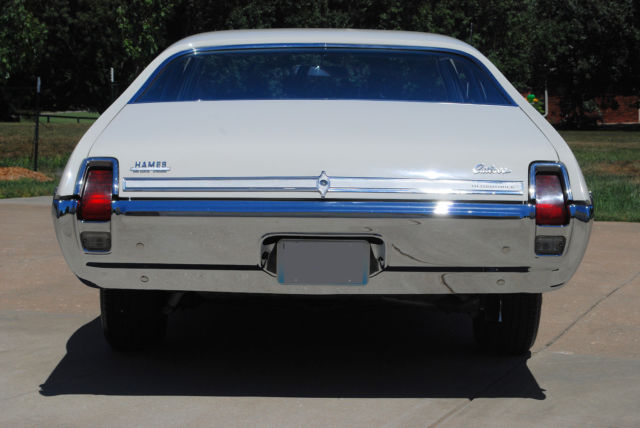 1969 White Oldsmobile Cutlass 2dr post